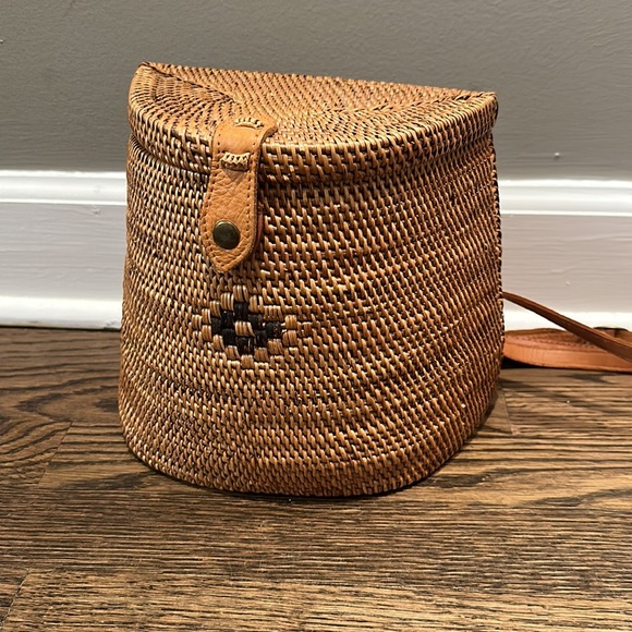 Handmade Raffia Backpack - Picture 1 of 4